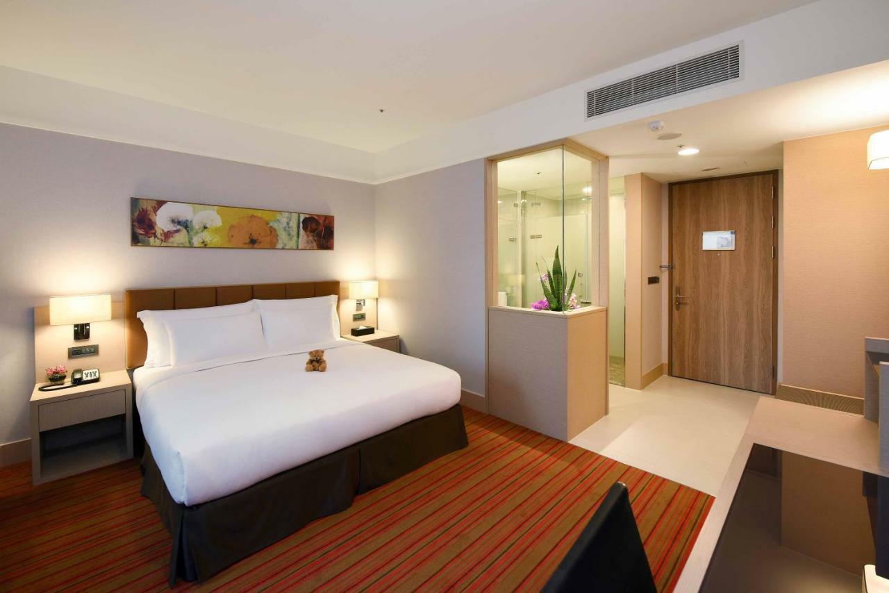 Fullon Hotel Taoyuan Airport Access Mrt A8 Guishan Exteriér fotografie A room at the hotel